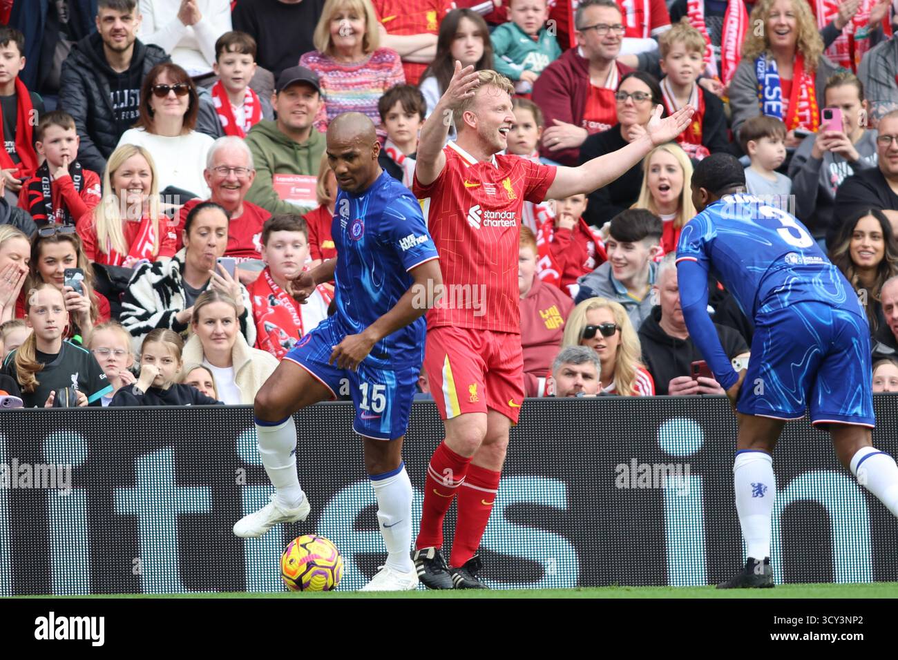Dirk Kuyt in azione durante il match Liverpool FC - Chelsea FC Legends ad Anfield Foto Stock
