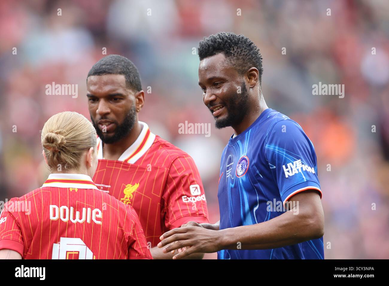 John Obi Mikel e Ryan Babel durante il match Liverpool FC Legends vs Chelsea Legends ad Anfield Foto Stock