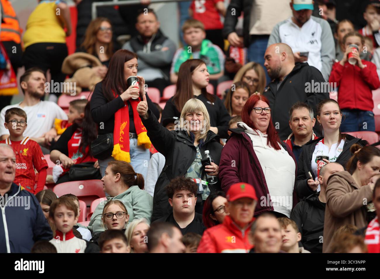Tifosi del Liverpool FC durante la partita Liverpool FC Legends vs Chelsea Legends ad Anfield Foto Stock