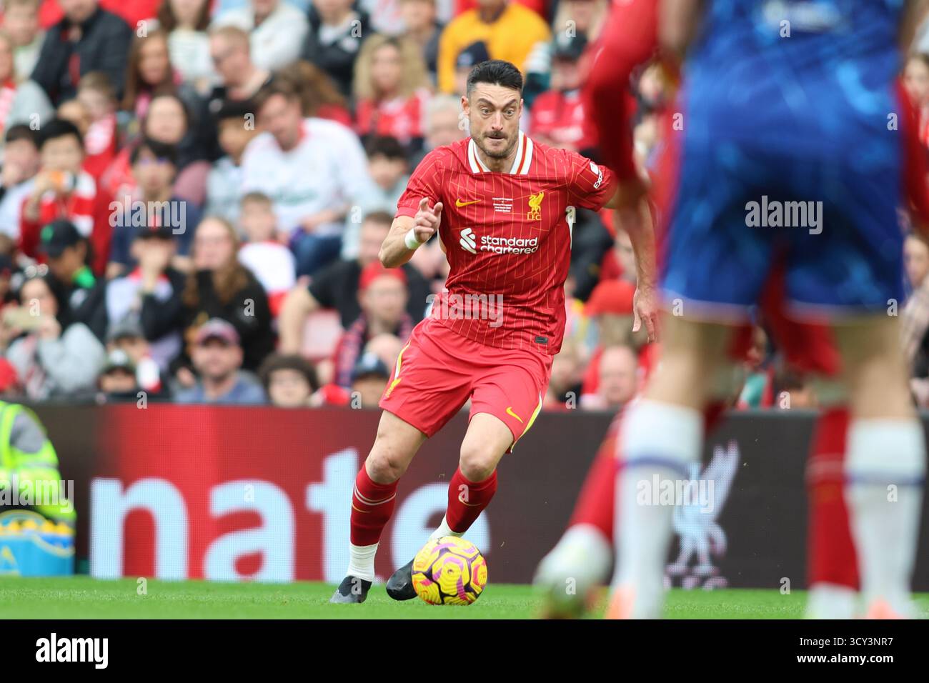 Albert Riera in azione durante il match Liverpool FC Legends vs Chelsea Legends ad Anfield Foto Stock
