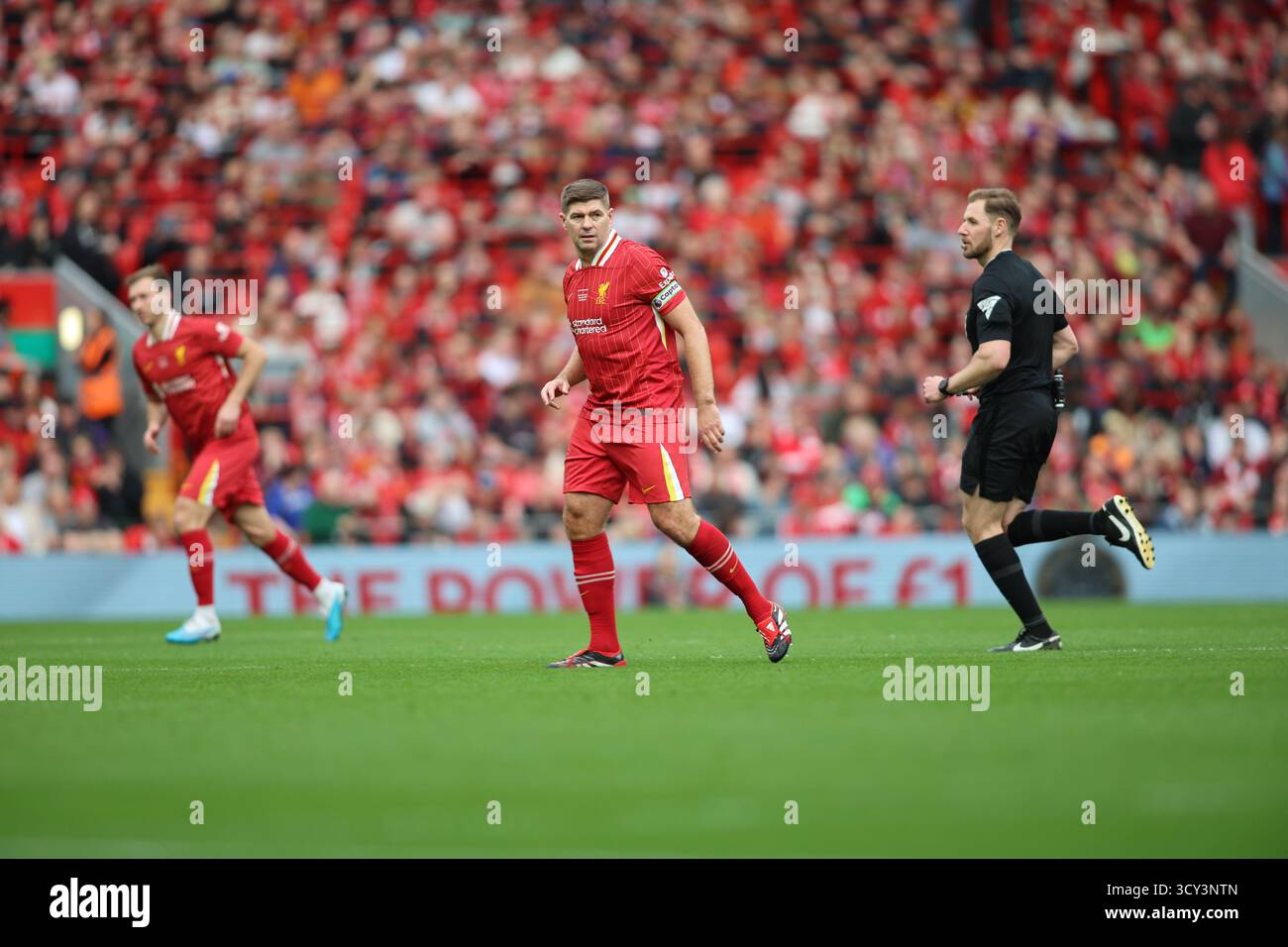 Steven Gerrard durante il match Liverpool FC Legends vs Chelsea Legends ad Anfield Foto Stock