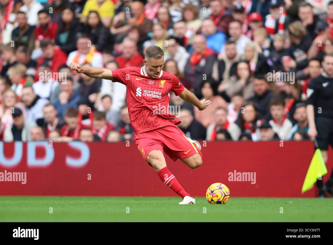 Fabio Aurelio in azione durante il match Liverpool FC Legends vs Chelsea Legends ad Anfield. Foto Stock