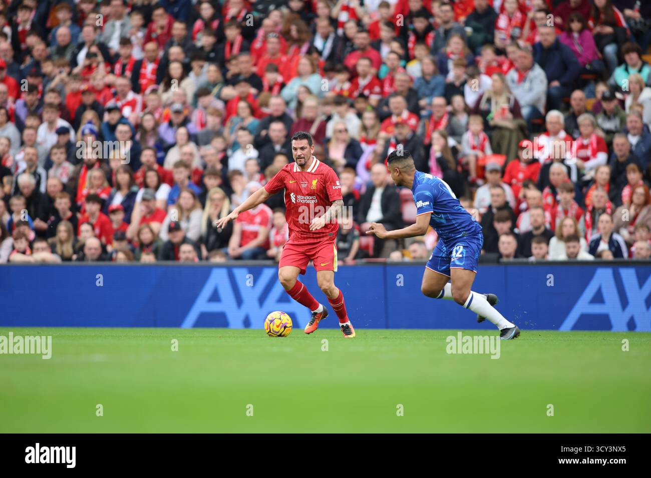 Mark Gonzalez in azione durante il match Liverpool FC Legends vs Chelsea Legends ad Anfield Foto Stock