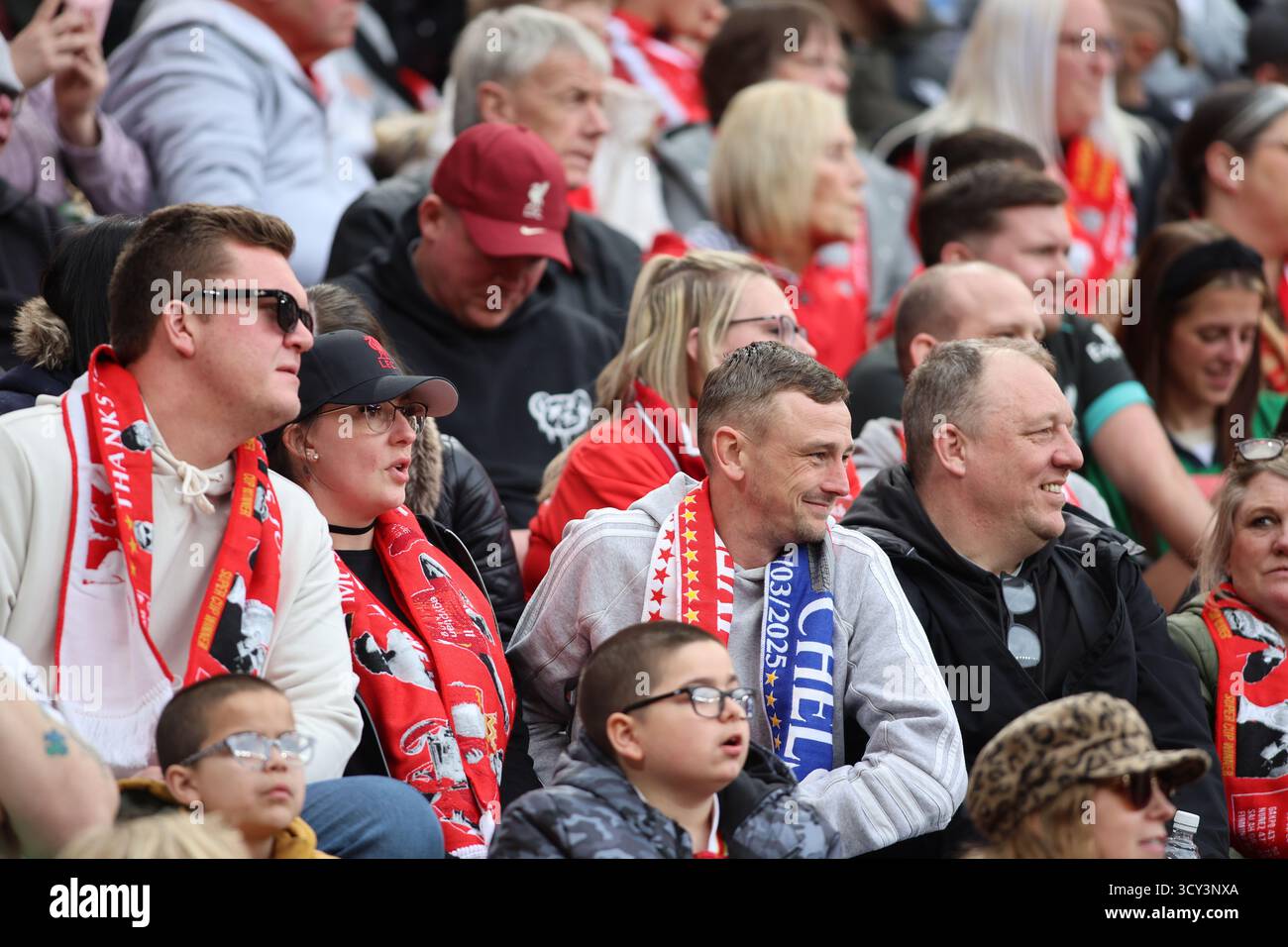 Tifosi del Liverpool FC durante la partita Liverpool FC Legends vs Chelsea Legends ad Anfield Foto Stock