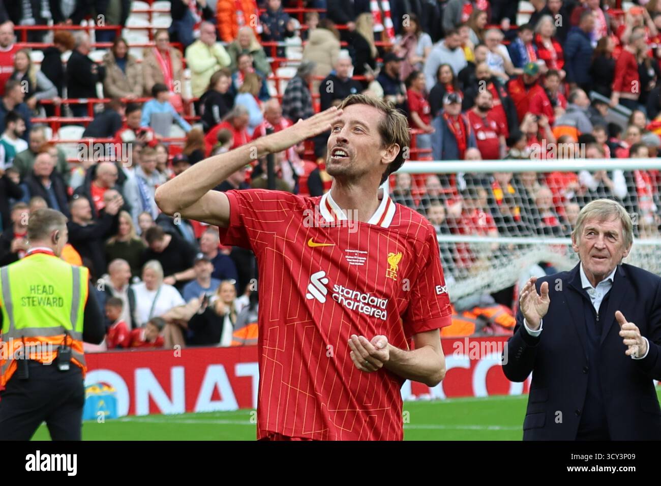Peter Crouch dopo il match Liverpool FC Legends vs Chelsea Legends all'Anfield Liverpool FC Legends vs Chelsea Legends Foto Stock