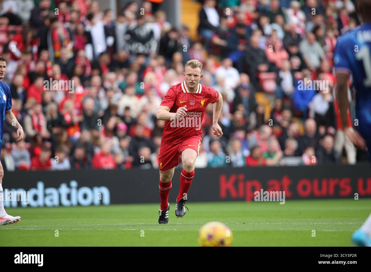 Dirk Kuyt in azione durante il match Liverpool FC - Chelsea FC Legends ad Anfield Foto Stock