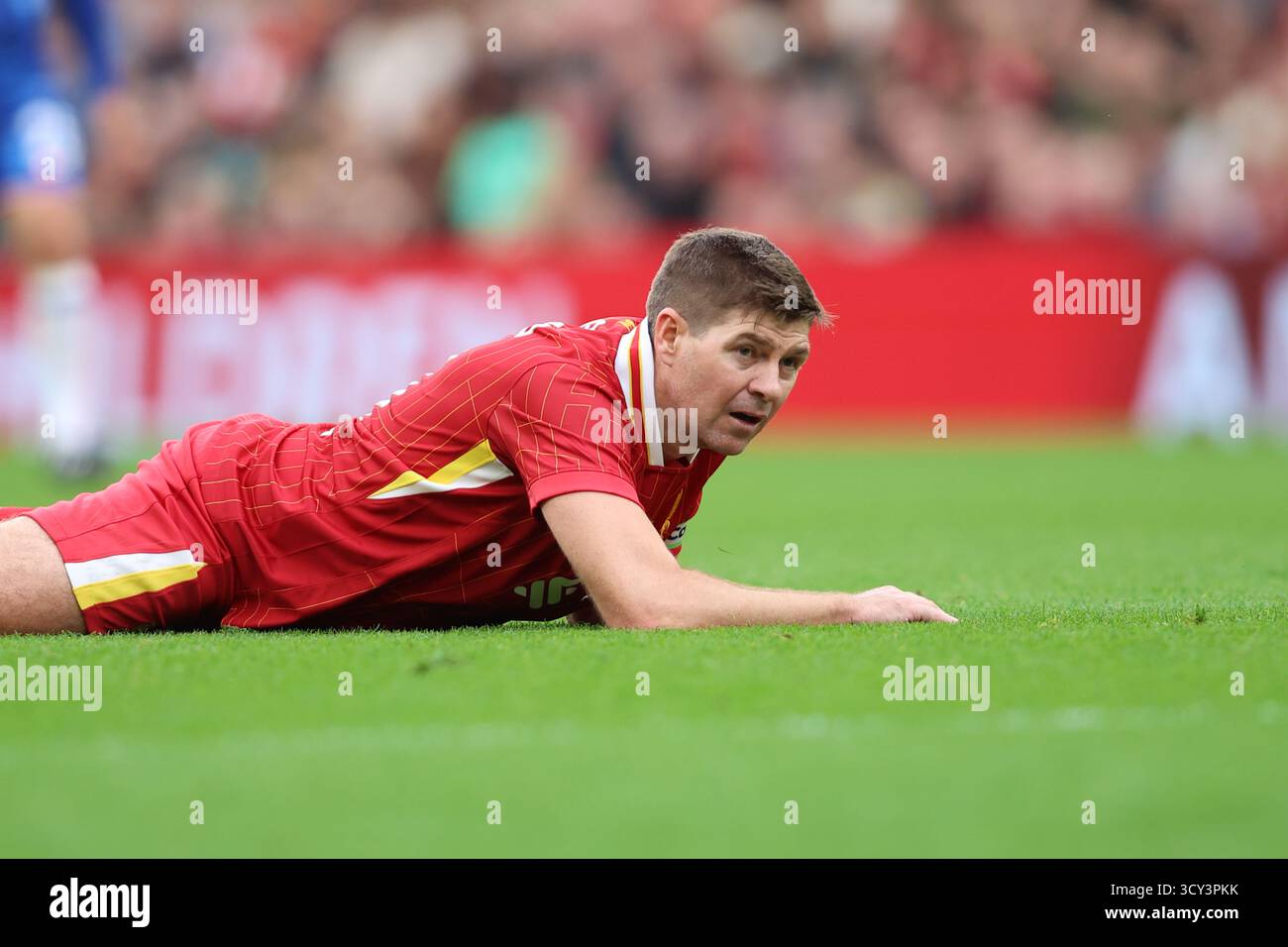 Steven Gerrard in azione durante il match Liverpool FC Legends vs Chelsea Legends ad Anfield Foto Stock