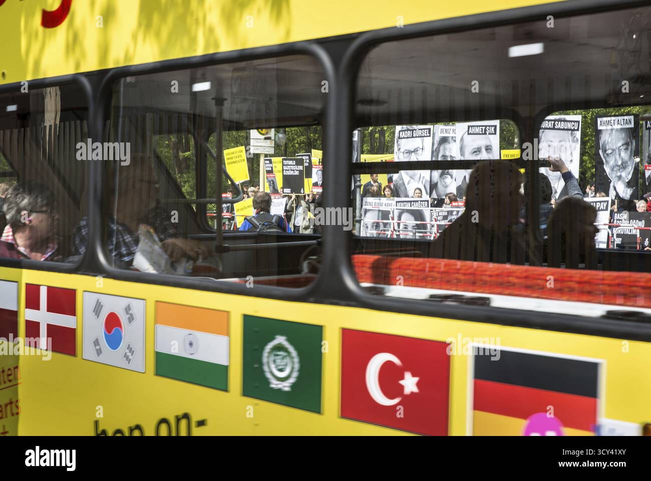 DEU Germany Germany Germany Berlin protesta organizzata da Reporters Without Borders e Amnesty International in occasione della giornata internazionale della libertà di stampa. Loro prota' Foto Stock