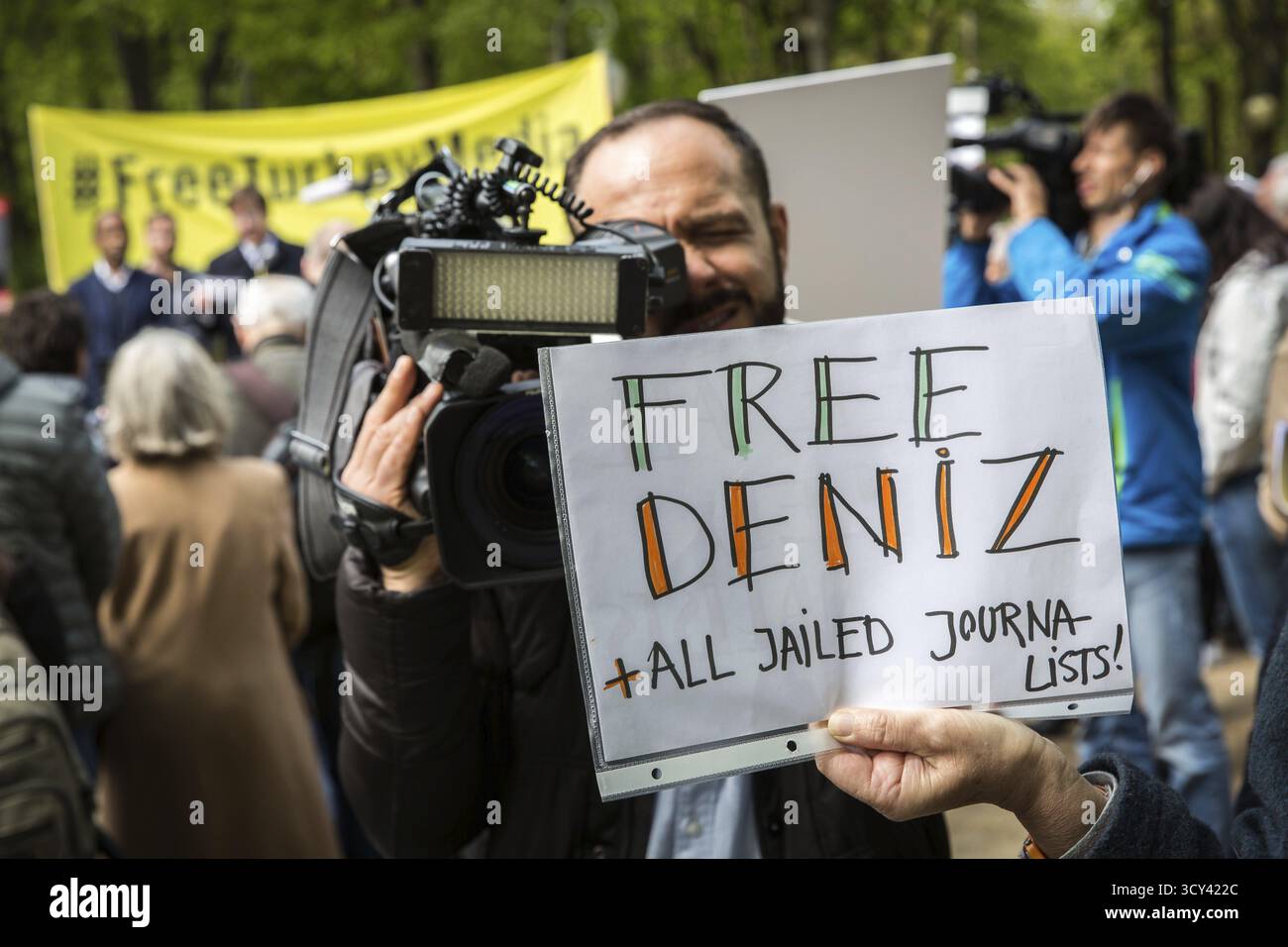 DEU Germany Germany Germany Berlin protesta organizzata da Reporters Without Borders e Amnesty International in occasione della giornata internazionale della libertà di stampa. Loro prota' Foto Stock