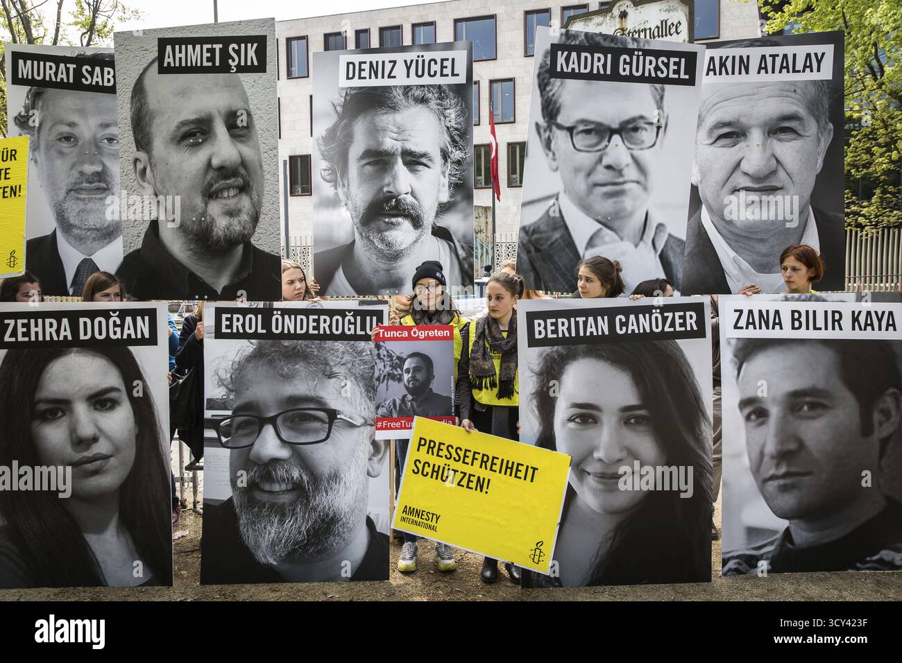 DEU Germany Germany Germany Berlin protesta organizzata da Reporters Without Borders e Amnesty International in occasione della giornata internazionale della libertà di stampa. Loro prota' Foto Stock