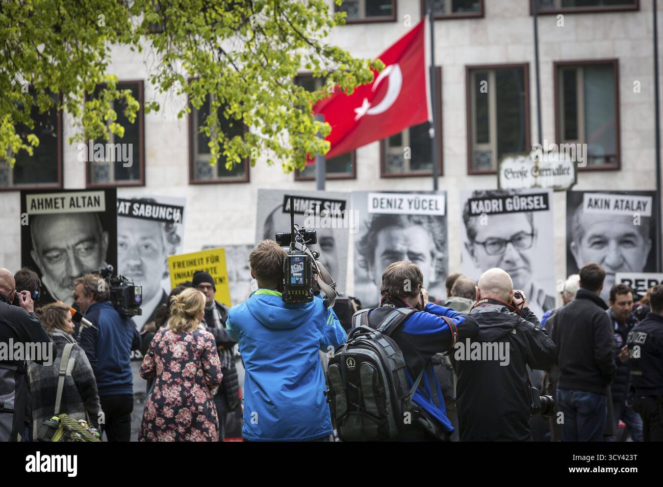 DEU Germany Germany Germany Berlin protesta organizzata da Reporters Without Borders e Amnesty International in occasione della giornata internazionale della libertà di stampa. Loro prota' Foto Stock