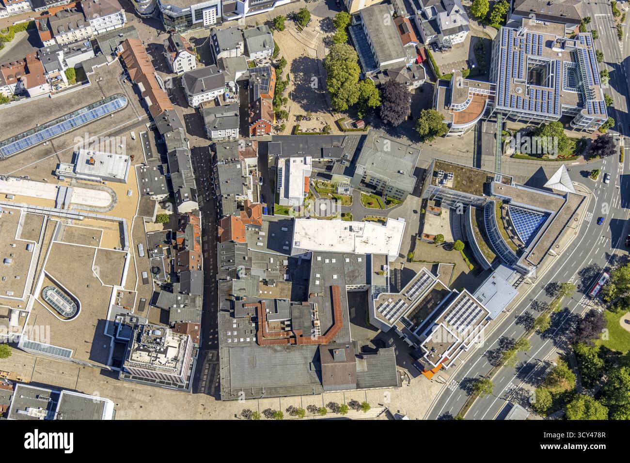 Vista aerea, centro benessere, ex edificio P&C, Sternplatz, Luedenscheid, Maerkischer Kreis, Sauerland, Renania settentrionale-Vestfalia, Germania, DE, area commerciale Foto Stock