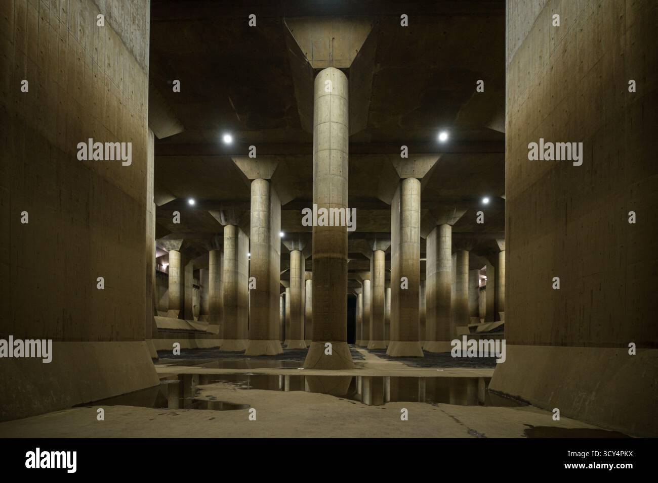 Il Metropolitan area Outer Underground Discharge Channel, G-Cans, è un progetto di infrastruttura idrica sotterranea a Tokyo in Giappone che controlla le inondazioni Foto Stock