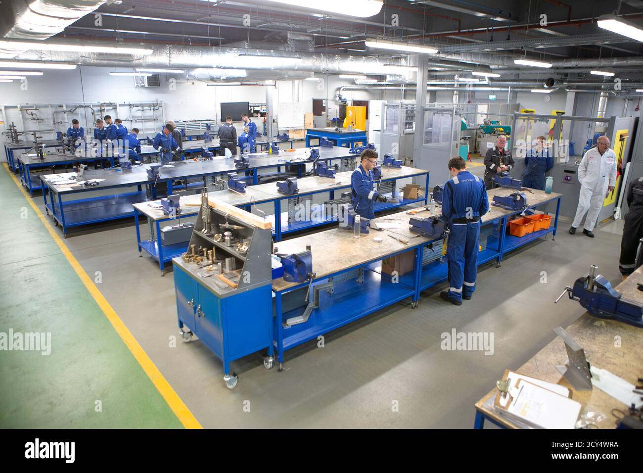 Apprendisti presso la BAE Systems Academy for Skills and Knowledge (SASK) di Barrow-in-Furness in Cumbria, Inghilterra. BAE Systems è responsabile del develo Foto Stock