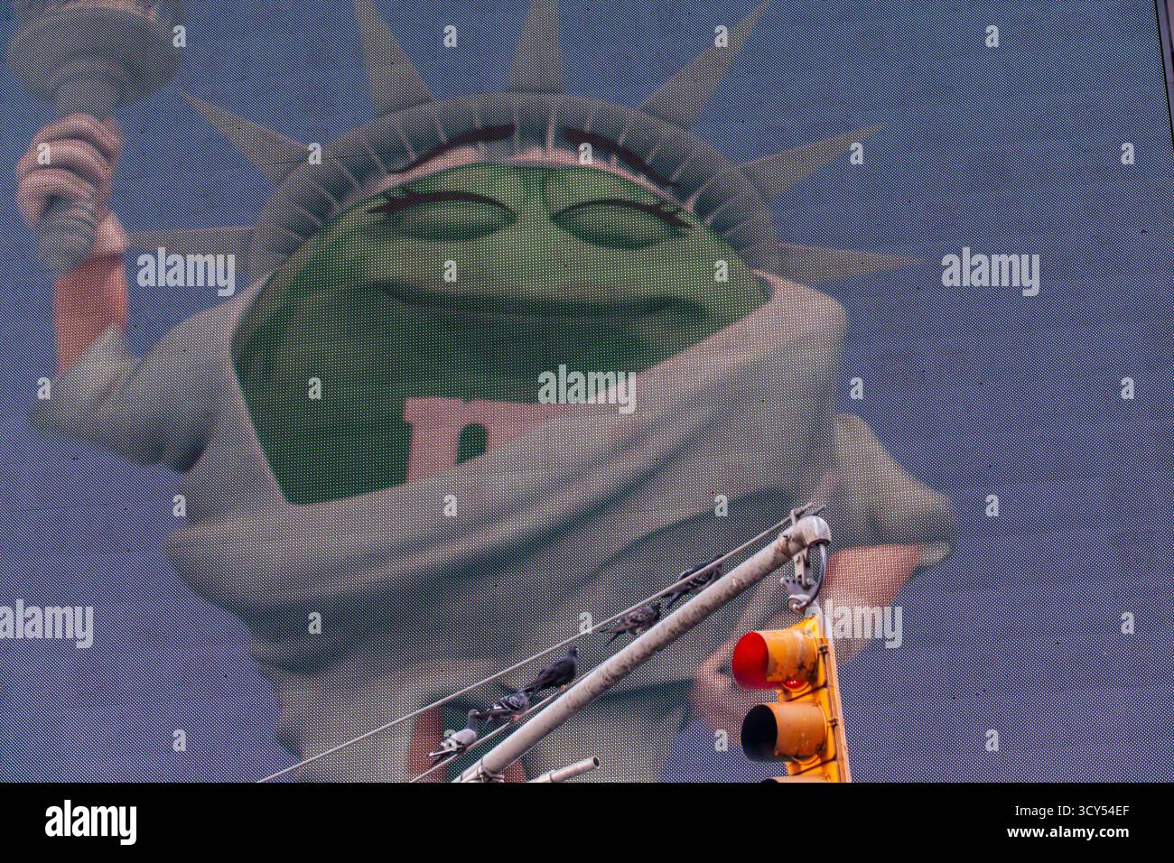 Caricatura della Statua della libertà sui segni illuminati del negozio M&M. Foto Stock