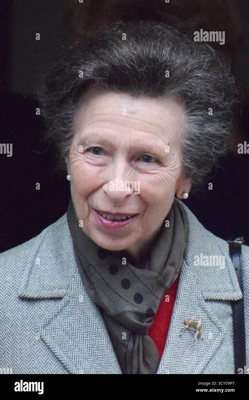 LUTON, BEDFORDSHIRE venerdì 17 ottobre 2025. La principessa reale visita il Toko Youth Hub a Luton. The Hub è un progetto comunitario sostenuto dall'aeroporto di Luton. Crediti: James Taylor/Alamy Live News Foto Stock