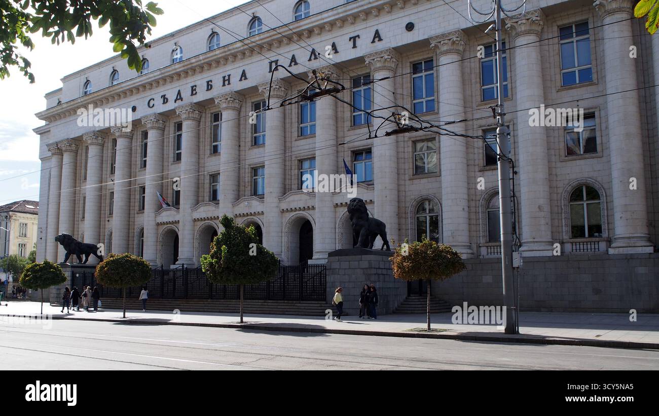 Palazzo di giustizia, noto anche come Corte di giustizia di Sofia, su Vitosha Boulevard, Sofia, Bulgaria Foto Stock