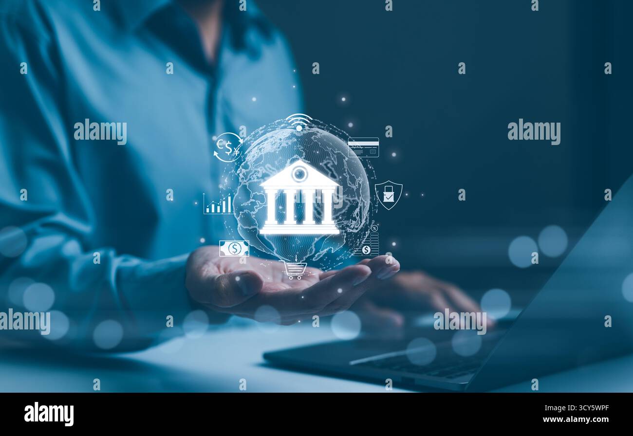 Concetto di Digital Banking e tecnologia finanziaria. Una persona presenta icone di tecnologia bancaria e finanziaria digitale e simboli valutari, Foto Stock