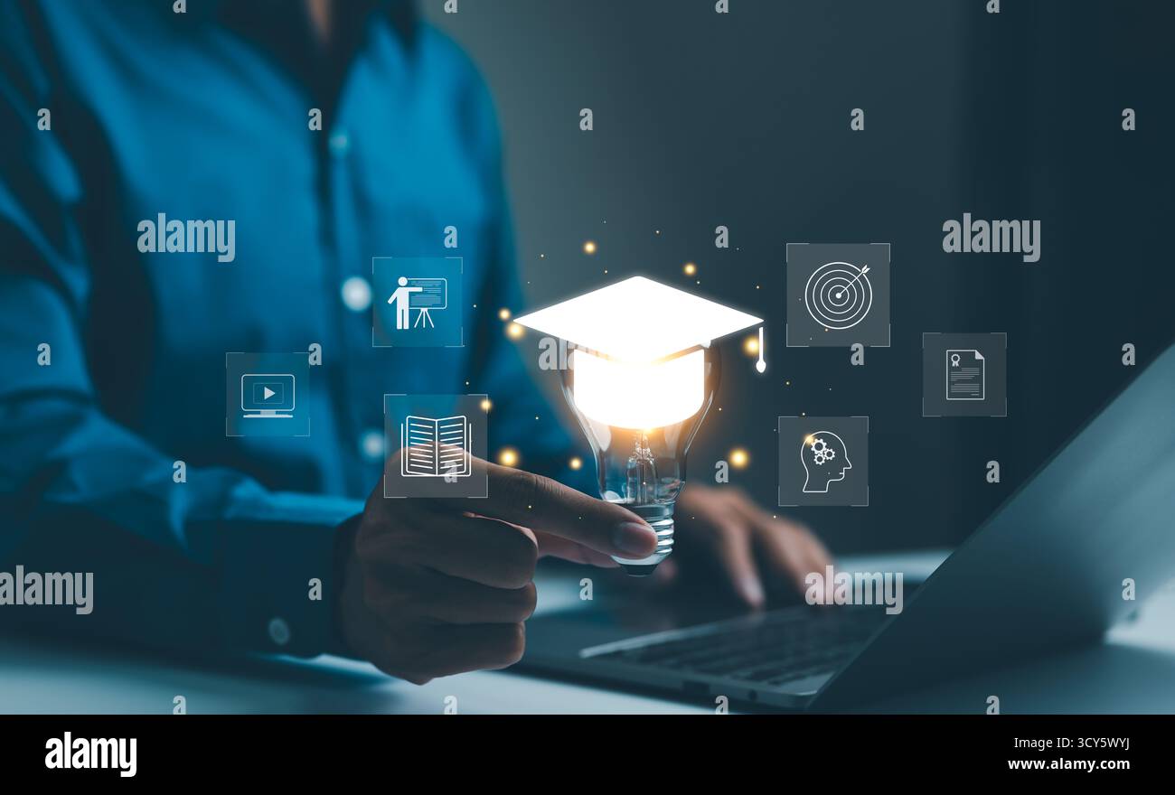 Programma di certificazione per laureati e-Learning. Una persona con una lampadina che simboleggia l'elearning, con formazione sulle icone, corsi online, Foto Stock
