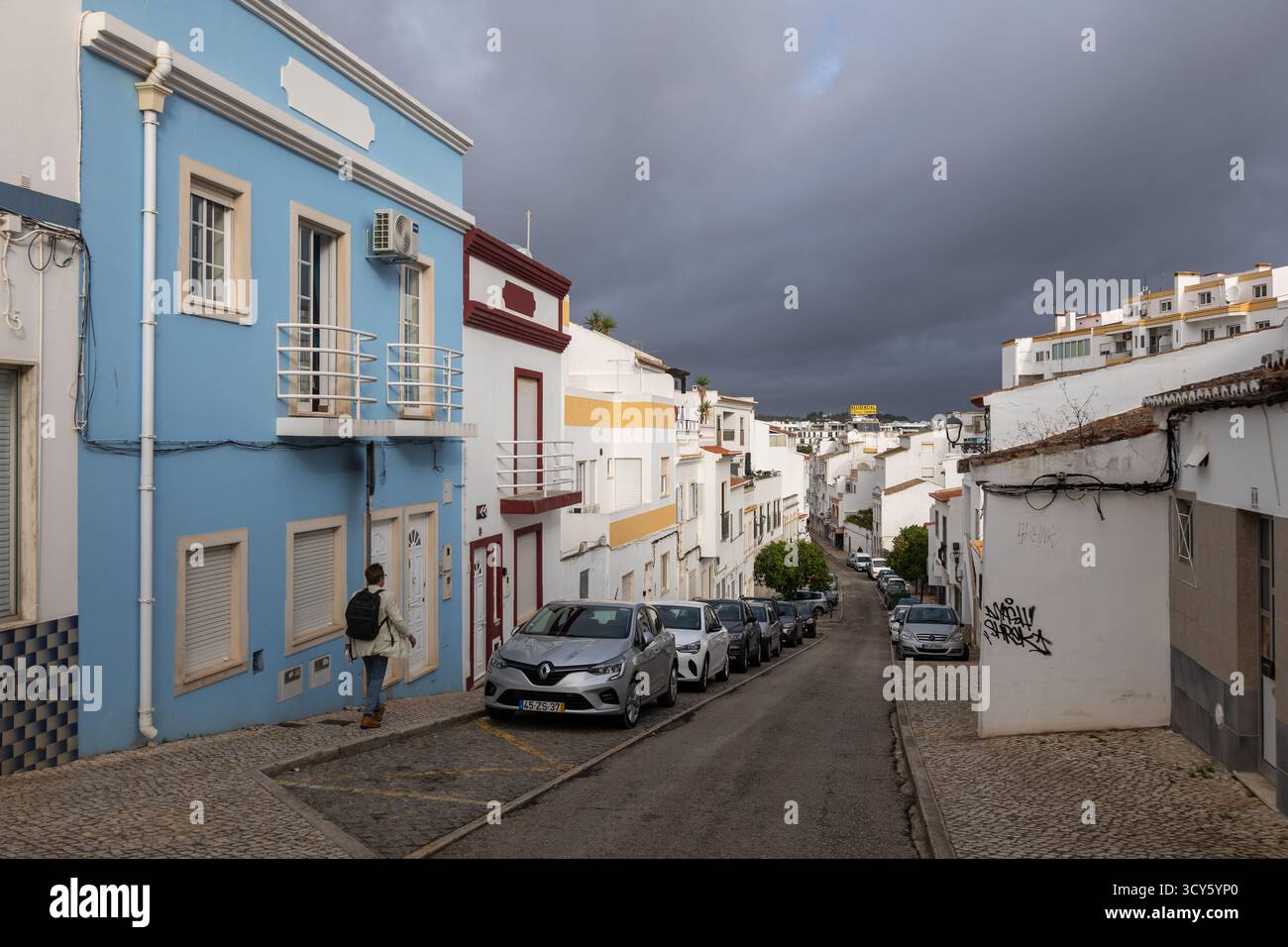 Città turistica di Lagos in Portogallo. Case in via Rua Antonio Crisogono Dos Santos. Foto Stock