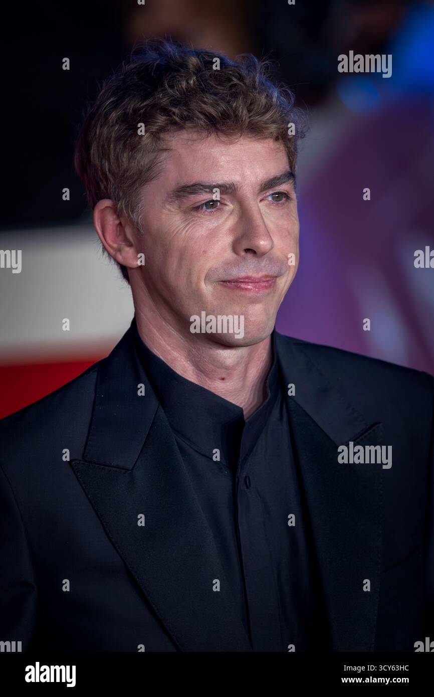 ROMA, ITALIA - 15 OTTOBRE 2025: Michele Riondino partecipa al Red carpet "la vita va Così" durante il 20° Festival del Cinema di Roma presso l'Auditorium Parco della musica il 15 ottobre 2025 a Roma Foto Stock