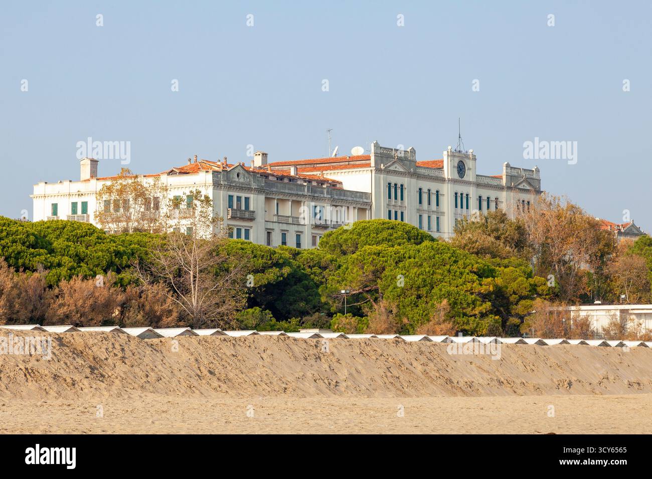 L'ex hotel di lusso Grand Hotel des Bains, Lido di Venezia (Lido, Isola del Lido), Venezia, Veneto, Italia ambientazione per Thomas Mann "la morte a Venezia" Foto Stock
