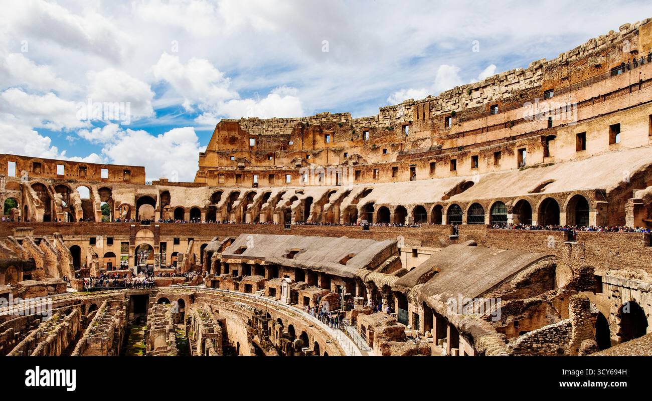 Colosseo Romano nell'anfiteatro flavio Foto Stock