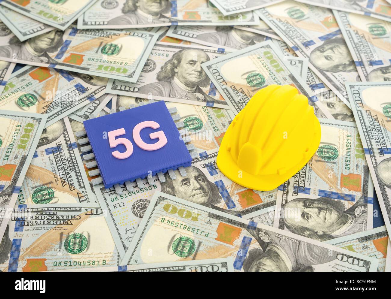 Costruzione di reti mobili 5G, transizione a un nuovo standard di comunicazione. Investimenti in 5G e infrastrutture digitali. Tecnologia, telecomunica Foto Stock