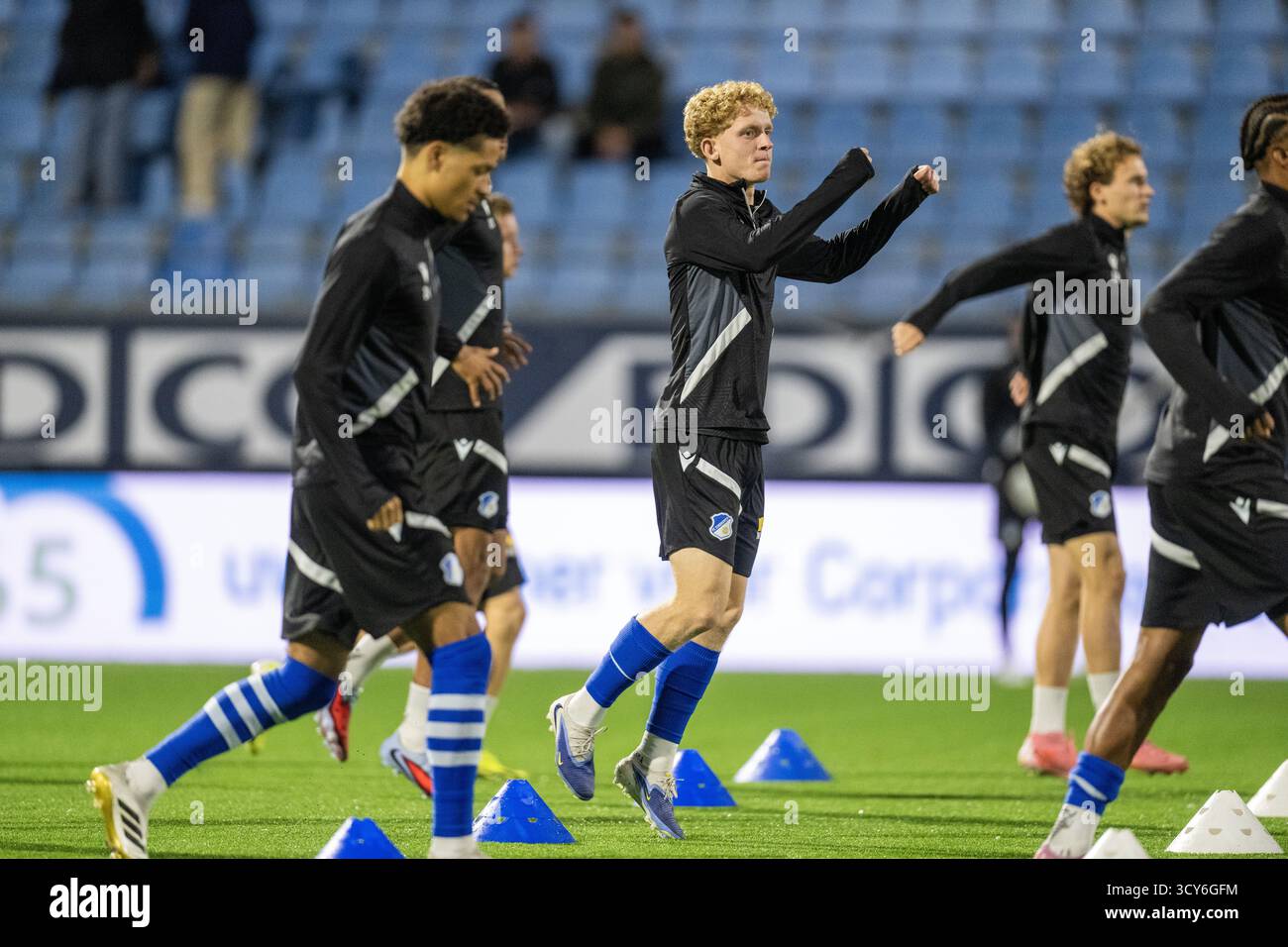 Eindhoven, Paesi Bassi. 17 ottobre 2025. EINDHOVEN, 17-10-2025, Jan Louwers Stadium, Dutch Keukenkampioendivisie football, stagione 2025/2026, partita tra FC Eindhoven e Vitesse, l'immagine mostra il riscaldamento FC Eindhoven credito: Pro Shots/Alamy Live News Foto Stock