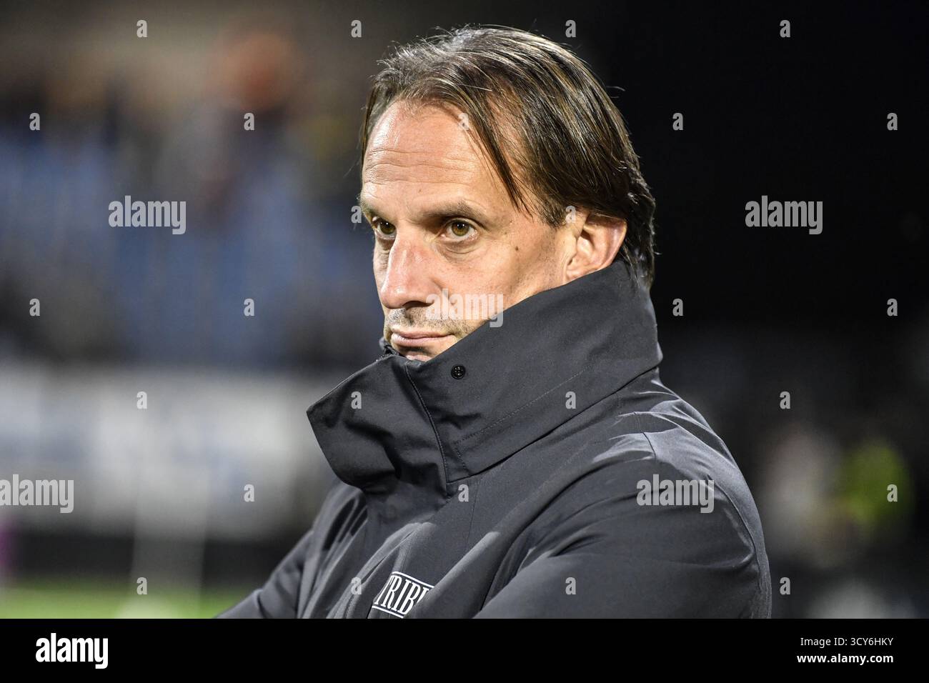 Eindhoven, Paesi Bassi. 17 ottobre 2025. EINDHOVEN, 17-10-2025, Jan Louwers Stadium, Dutch Keukenkampioendivisie football, stagione 2025/2026, partita tra FC Eindhoven e Vitesse, l'immagine mostra l'allenatore Vitesse Rudiger Rehm credito: Pro Shots/Alamy Live News Foto Stock