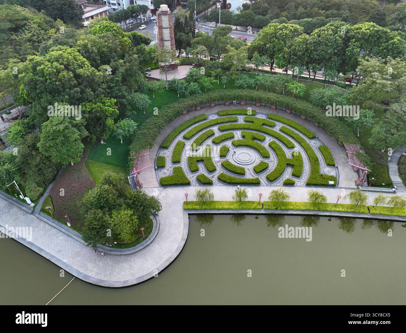 Fotografia aerea del padiglione Kuixing nel parco centrale del lago Qiandeng, distretto di Nanhai, città di Foshan Foto Stock