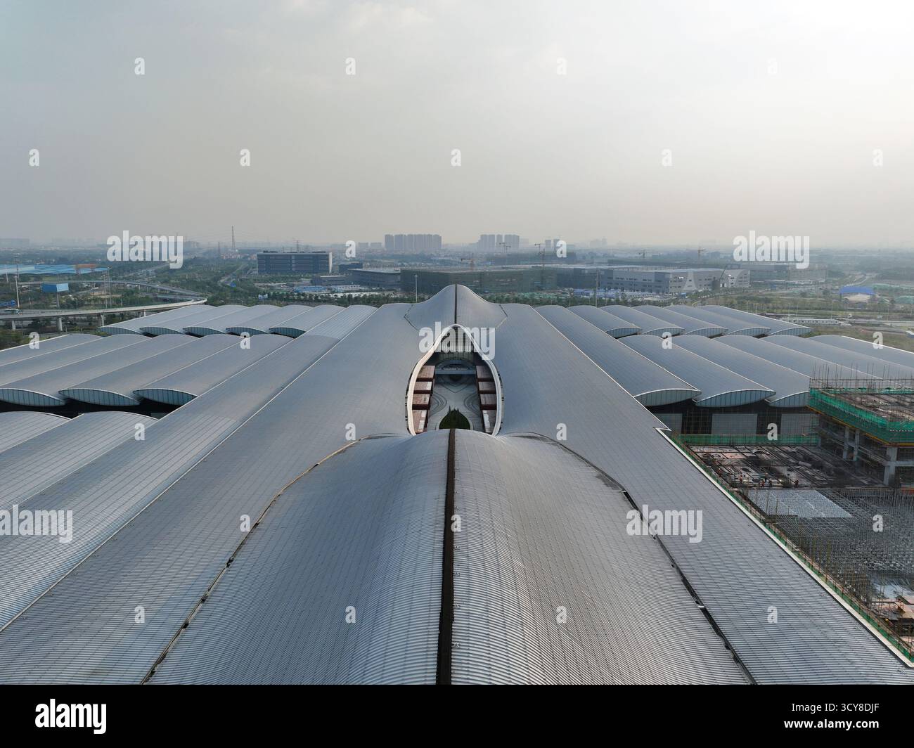 Fotografia aerea del Centro Internazionale Congressi ed esposizioni di Tanzhou nella città di Beijiao, nel quartiere di Shunde, nella città di Foshan Foto Stock