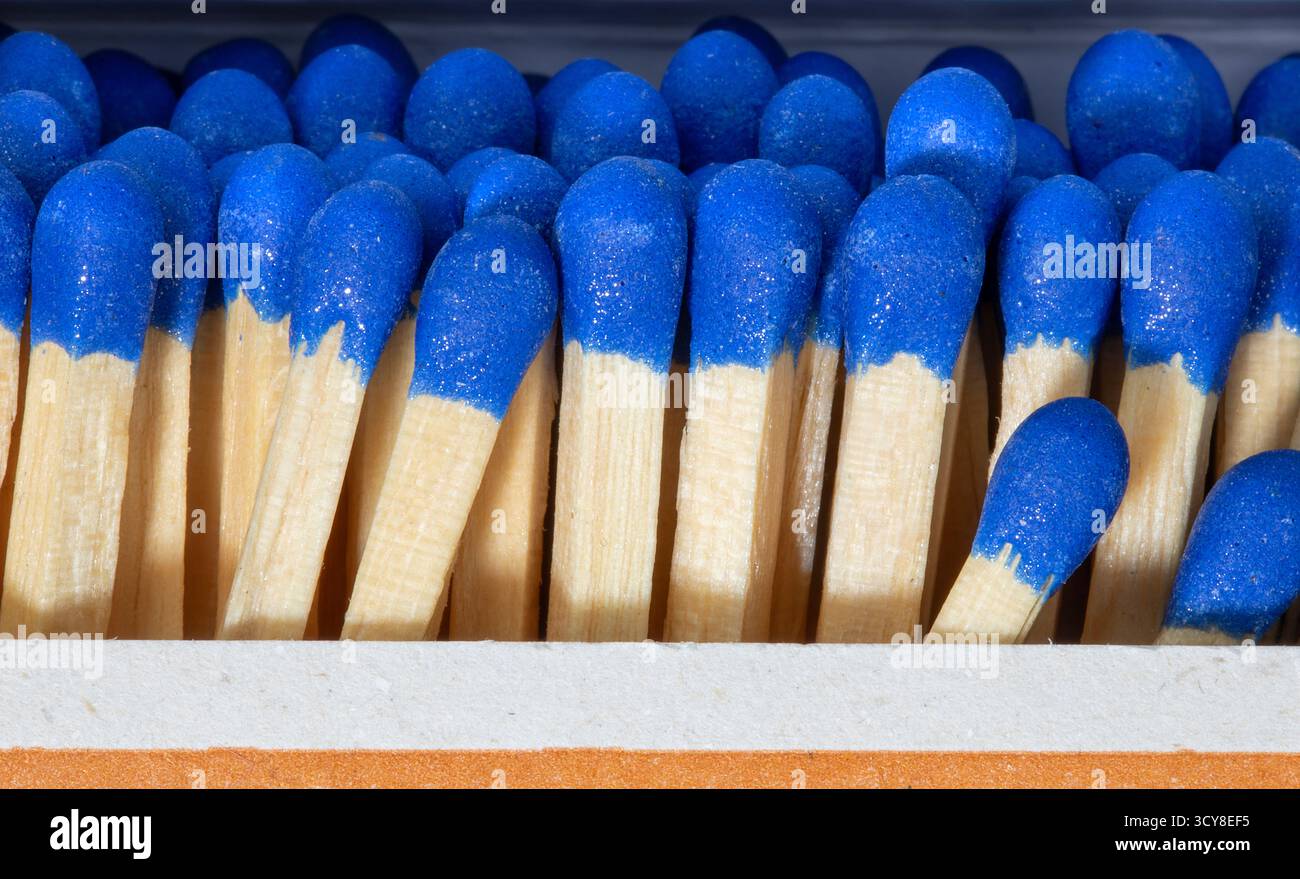 Primo piano di fiammiferi in una scatola. Foto Stock