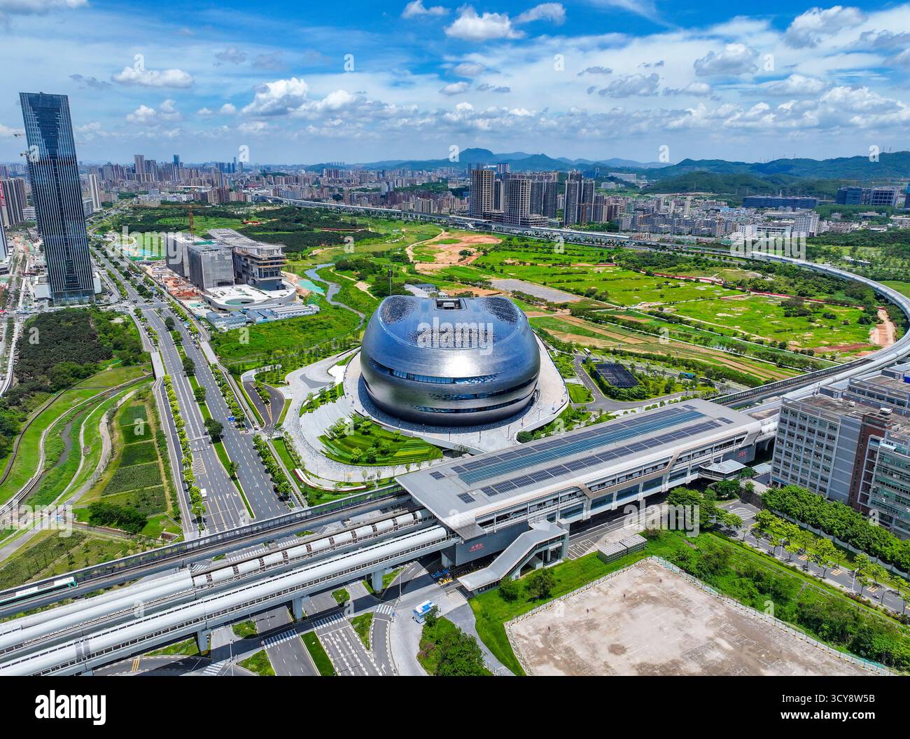 Nuovo edificio del Museo della Scienza e della tecnologia di Shenzhen, distretto di Guangming, Shenzhen, provincia del Guangdong Foto Stock