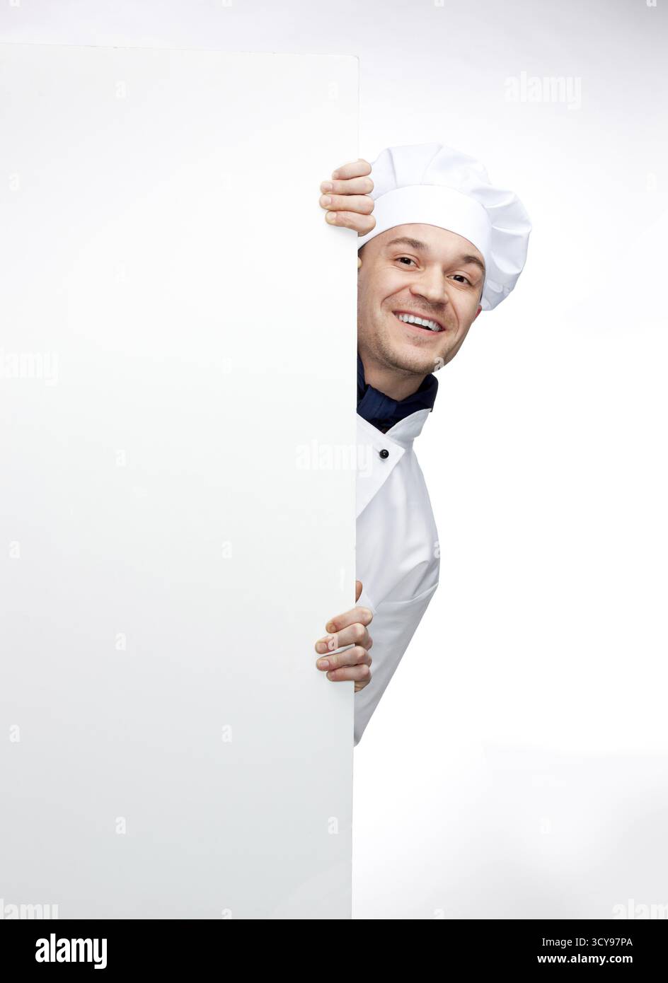 Lo chef mostra cartellone in uniforme isolato su sfondo bianco Foto Stock