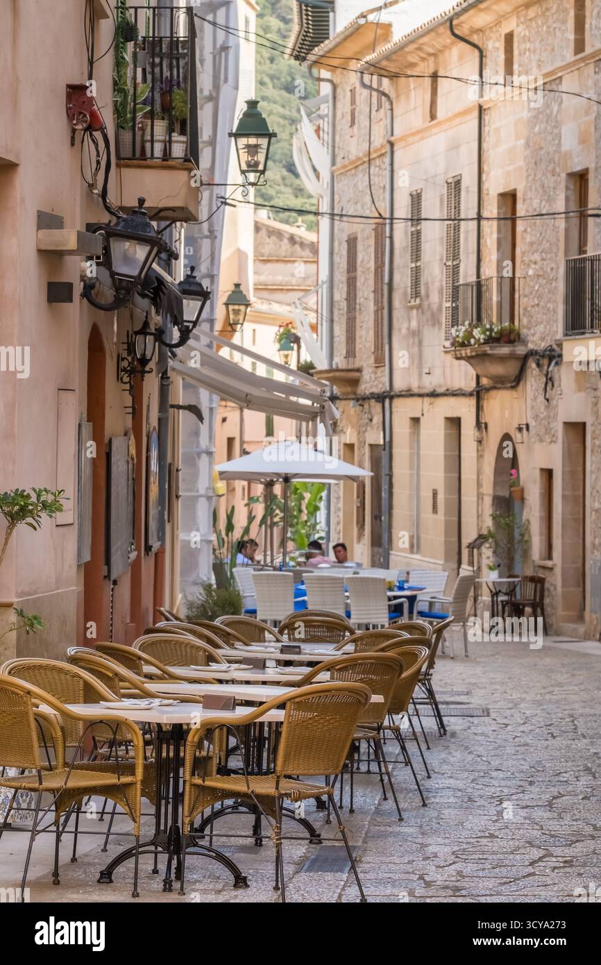 Ristoranti sul marciapiede a Pollensa, Maiorca, Spagna, estate Foto Stock