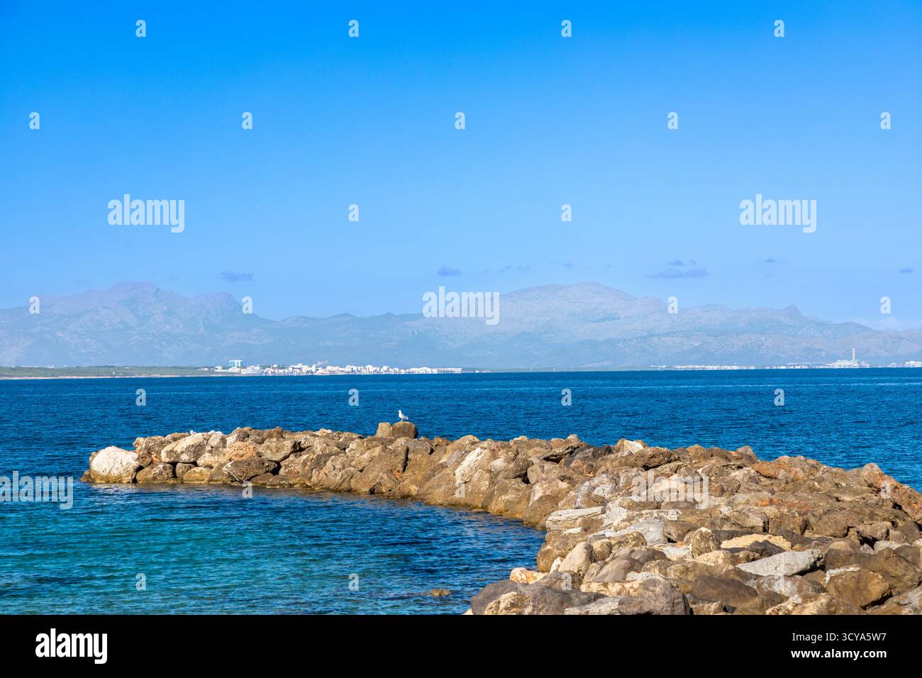 Costa vicino a Colonia de Sant Pere, Baia di Alcudia, Isola di Maiorca, Spagna Foto Stock