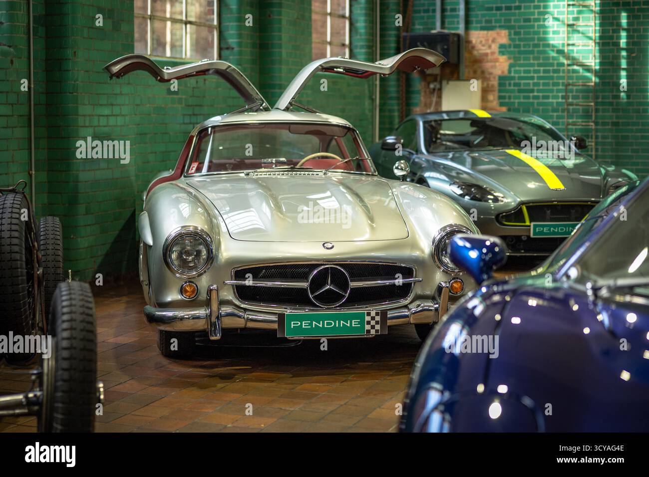 Mercedes-Benz 300 SL, in mostra al Bicester Motion Scramble tenutosi il 5 ottobre 2025. Foto Stock