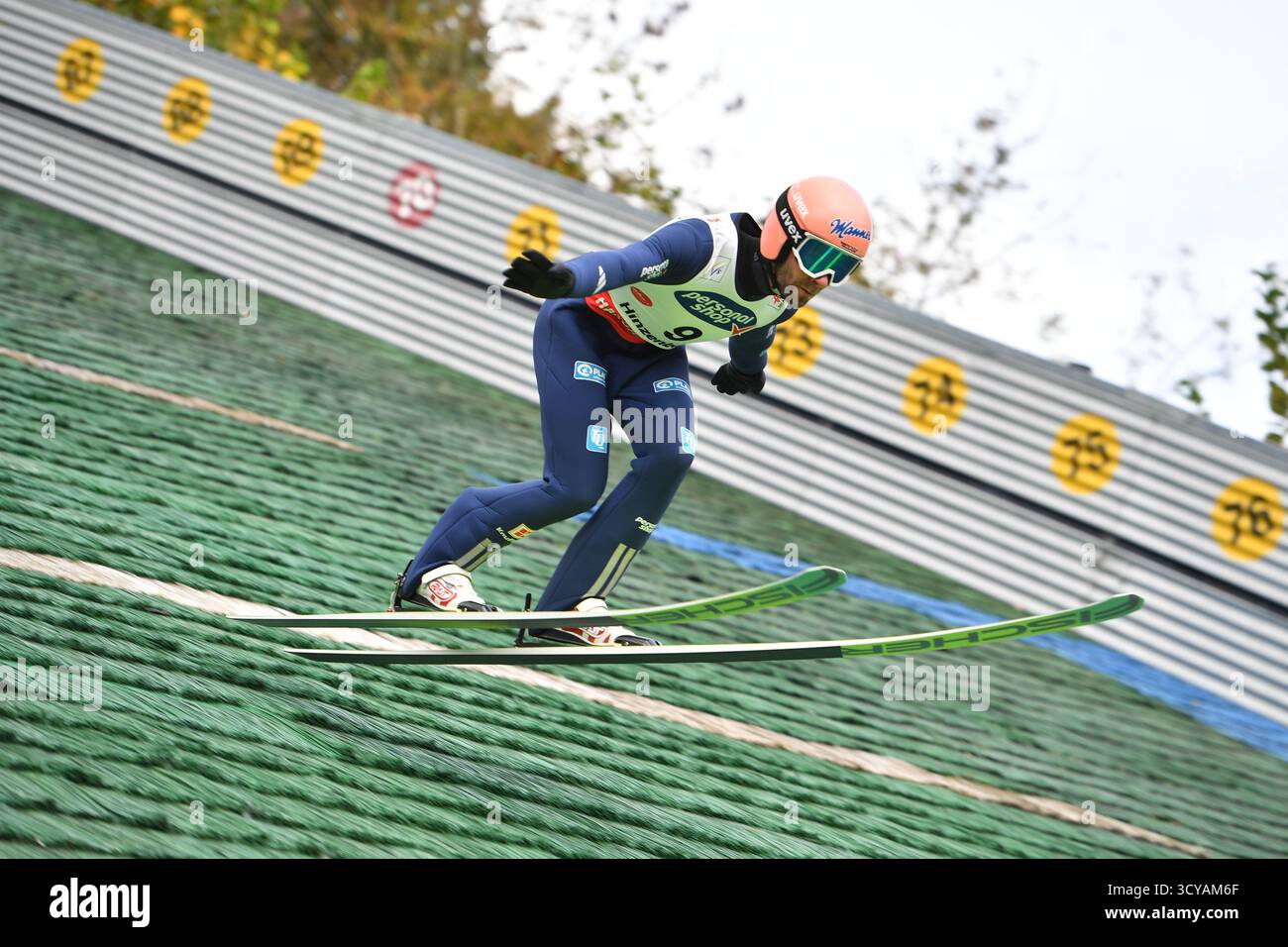 Eferding, Austria. 18 ottobre 2025. EFERDING, AUSTRIA - 18 OTTOBRE: La Germania Pio Paschke partecipa alla HS 90 femminile alla Viessmann FIS Ski Jumping World Cup Hinzenbach a energie AG Skisprungarena il 18 ottobre 2025 a Eferding, Austria 251018 SEPA 24 026 - 20251018 PD3657 credito: APA-PictureDesk/Alamy Live News Foto Stock