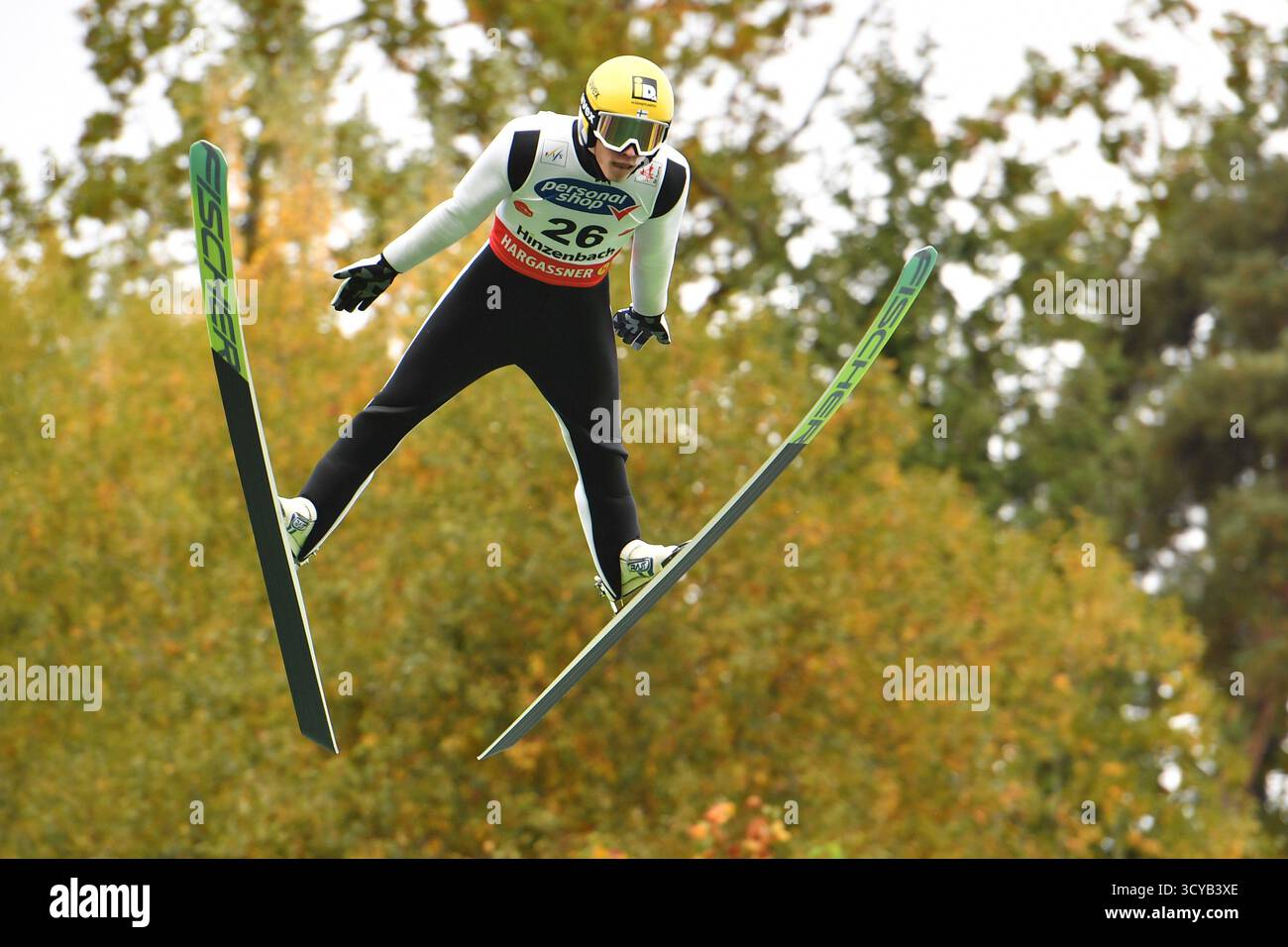 Eferding, Austria. 18 ottobre 2025. EFERDING, AUSTRIA - 18 OTTOBRE: Vilho Palosaari finlandese gareggia durante la HS 90 femminile alla Viessmann FIS Ski Jumping World Cup Hinzenbach a energie AG Skisprungarena il 18 ottobre 2025 a Eferding, Austria 251018 SEPA 24 037 - 20251018 PD4425 credito: APA-PictureDesk/Alamy Live News Foto Stock