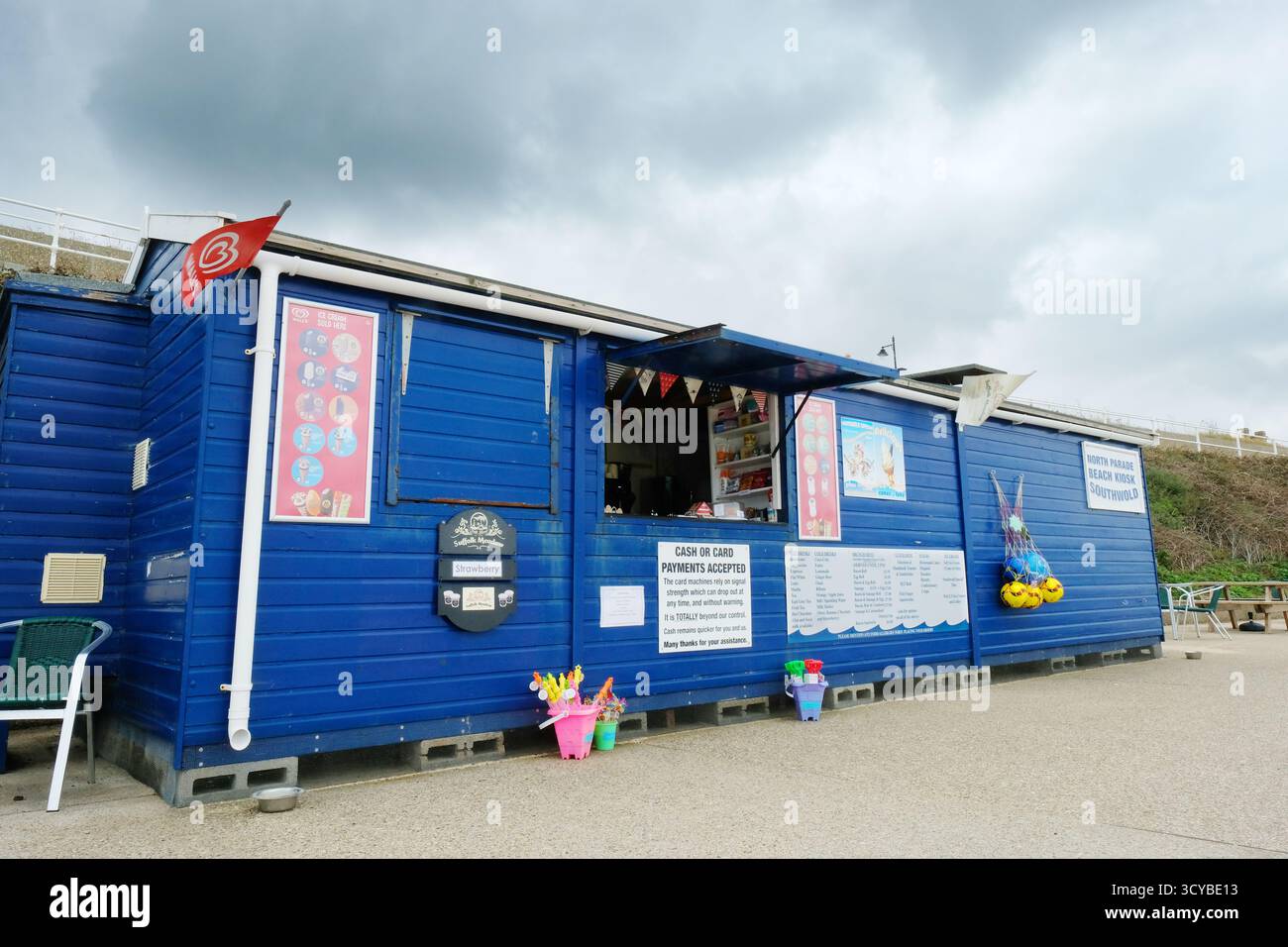 Caffè da asporto sulla spiaggia sul lungomare a Southwold, Suffolk, Regno Unito Foto Stock