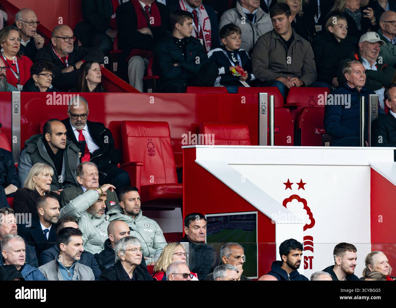 The City Ground, Nottingham, Regno Unito. 18 ottobre 2025. Premier League Football, Nottingham Forest contro Chelsea; la sede vuota del proprietario del Nottingham Forest Evangelos "Vangelis" Marinakis mentre lascia il palco dopo il secondo obiettivo del Chelsea di organizzare il licenziamento del capo allenatore del Nottingham Forest Ange Postecoglou credito: Action Plus Sports/Alamy Live News Foto Stock