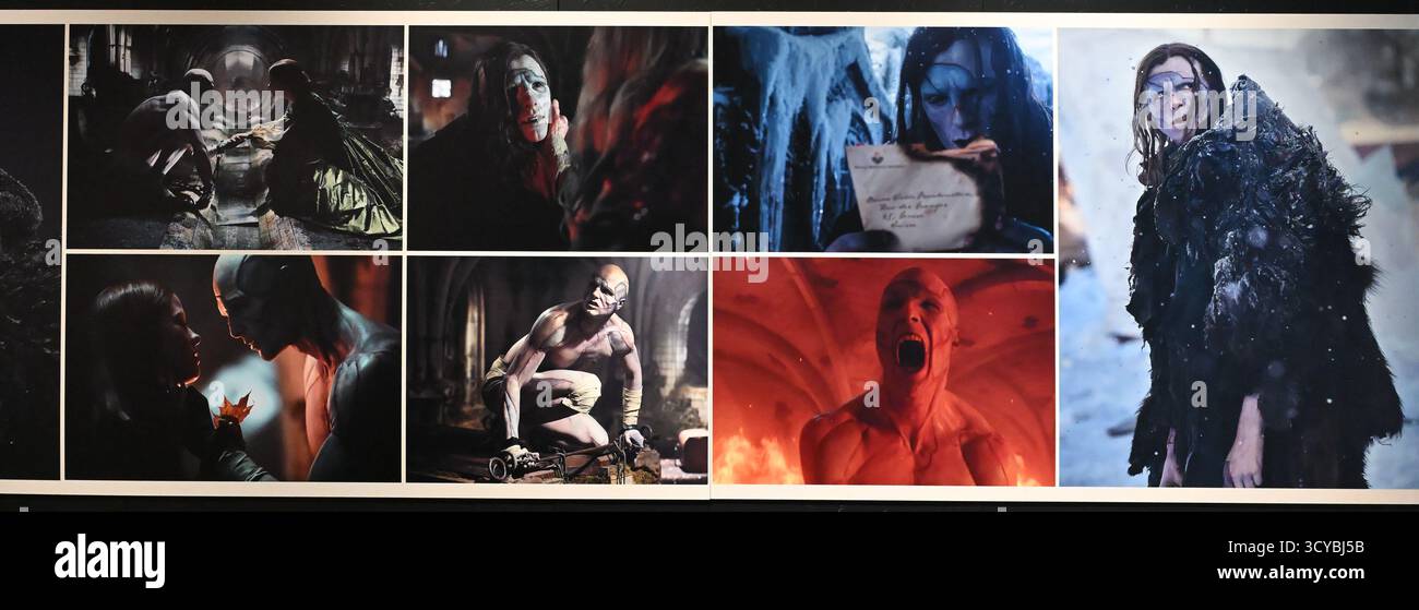 Immagini cinematografiche con la creatura (Jacob Elordi) dal film Frankenstein (2025) Foto Stock