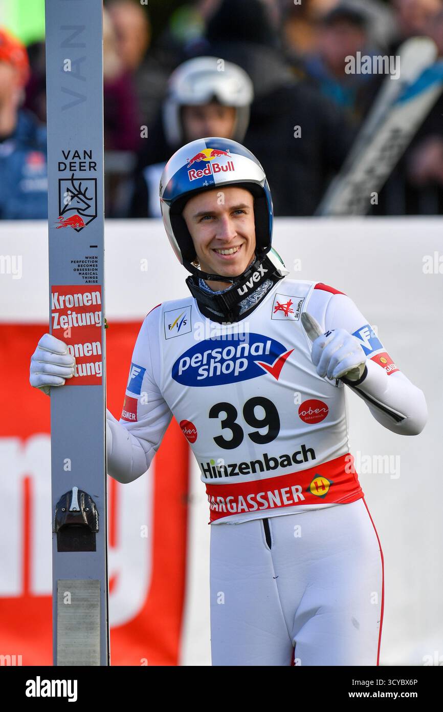 Eferding, Austria. 18 ottobre 2025. EFERDING, AUSTRIA - 18 OTTOBRE: Daniel Tschofenig dell'Austria gareggia durante la HS 90 femminile alla Viessmann FIS Ski Jumping World Cup Hinzenbach a energie AG Skisprungarena il 18 ottobre 2025 a Eferding, Austria 251018 SEPA 24 103 - 20251018 PD6924 credito: APA-PictureDesk/Alamy Live News Foto Stock