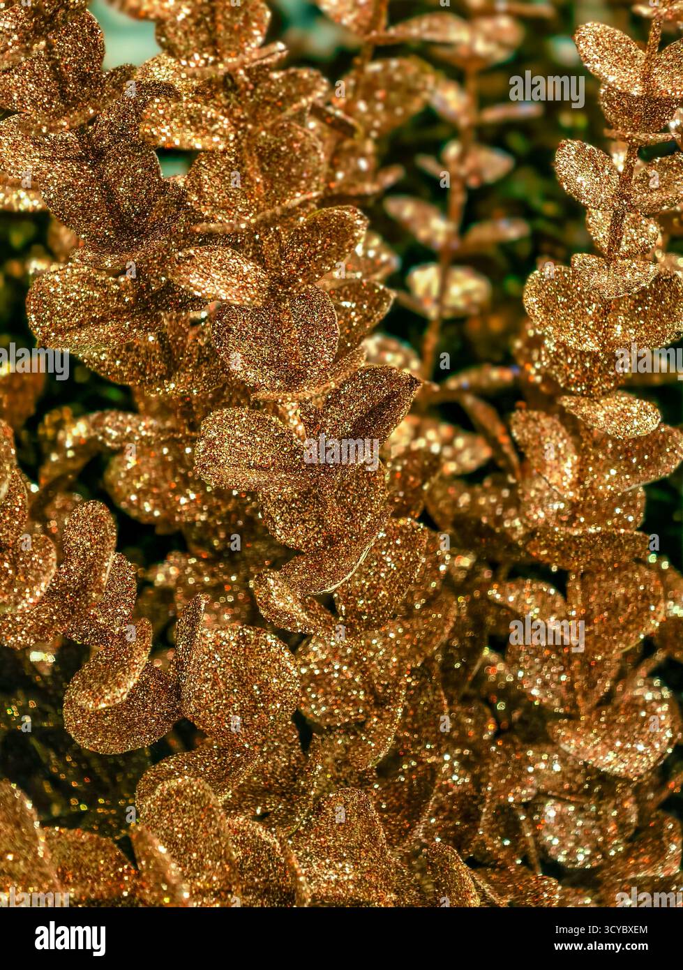 Fiori glitter d'oro decorazioni scintillanti Design di lusso festivo scintillante decorazione di sfondo per feste d'arte botanica. Sfondo Premium Foto Stock