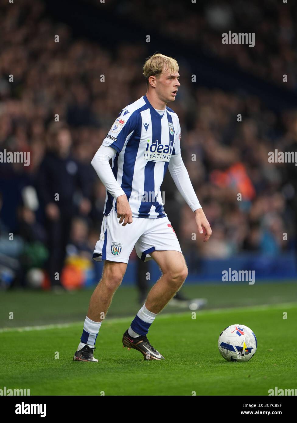 Toby Collyer di West Bromwich Albion durante lo Sky Bet Championship match agli Hawthorns di West Bromwich. Data foto: Sabato 18 ottobre 2025. Foto Stock