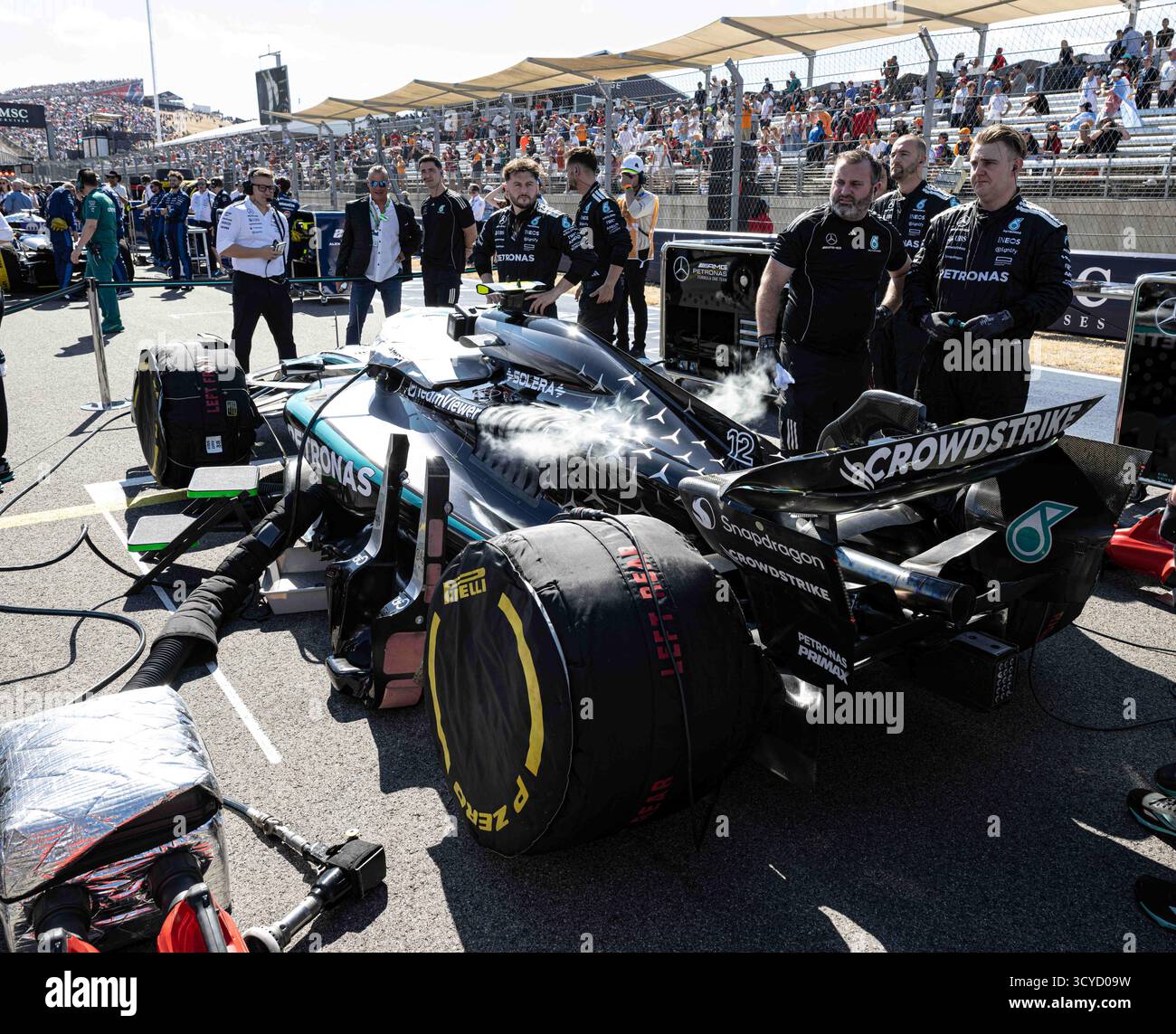 19 ottobre 2025, Austin, Texas, "USA": 12 KIMI ANTONELLI Mercedes Petronas F1 Team mantiene il veicolo raffreddato con il ghiaccio secco. (Immagine di credito: © Hoss McBain/ZUMA Press Wire) SOLO PER USO EDITORIALE! Non per USO commerciale! Foto Stock