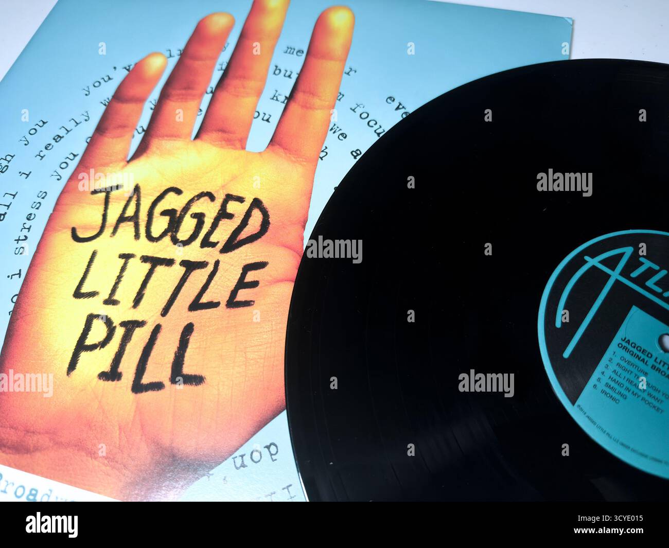 Album in vinile di Jagged Little Pill Broadway Cast Recording ispirato ad Alanis Morissette, con copertina e etichetta Atlantic. Foto Stock