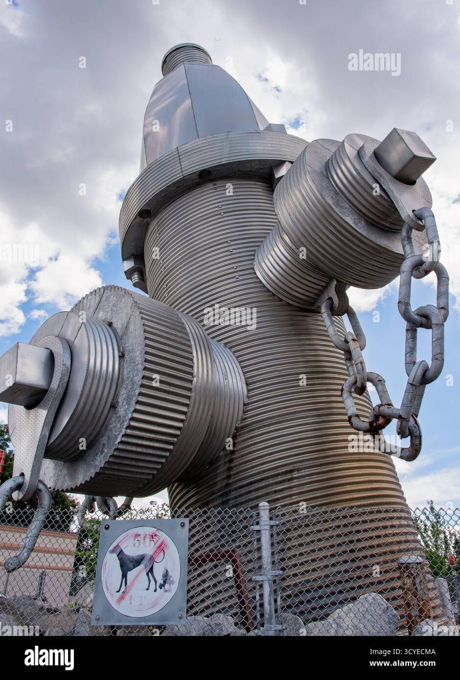 Il "Busted Plug" è un'iconica scultura di 40 metri di idrante del fuoco realizzata dall'artista Blue Sky a Columbia, SC Foto Stock