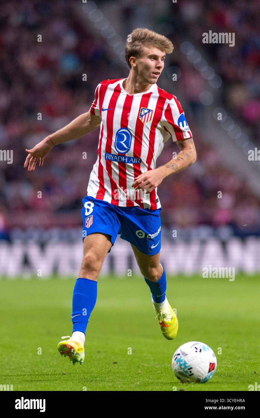 Madrid, Madrid, Spagna. 19 ottobre 2025. PABLO BARRIOS dell'ATLETICO DE MADRID durante la partita di calcio EA Sports la Liga ATLETICO DE MADRID vs. CLUB ATLETICO OSASUNA, tenutasi il 18 ottobre 2025 al Riad Air Metropolitano di Madrid, Spagna. (Immagine di credito: © Oscar Manuel Sanchez/ZUMA Press Wire) SOLO PER USO EDITORIALE! Non per USO commerciale! Crediti: ZUMA Press, Inc./Alamy Live News Foto Stock
